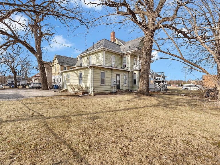 Listing photo 3