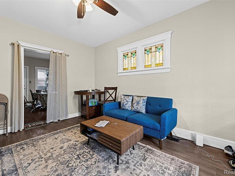 Listing photo 5