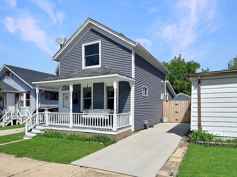 Listing photo 2