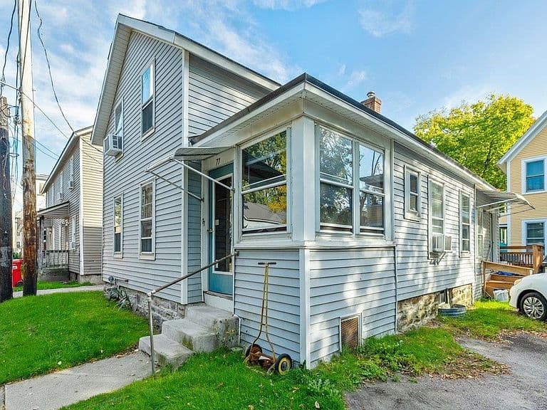 Listing photo 2