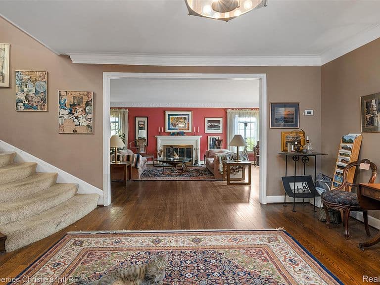 Listing photo 3