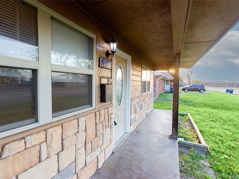 Listing photo 4