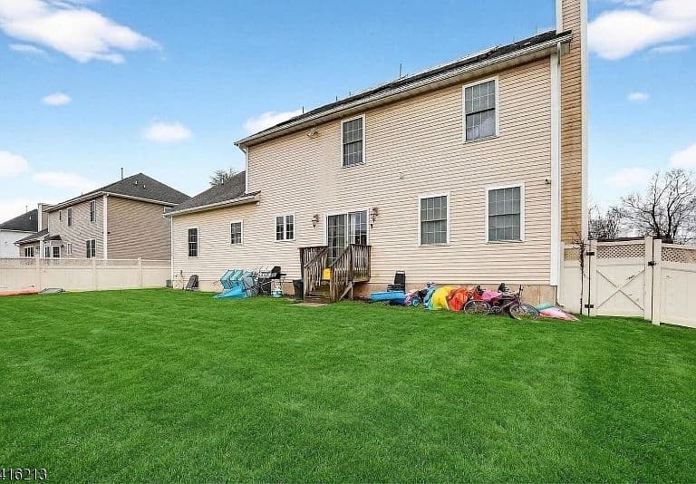 Listing photo 5