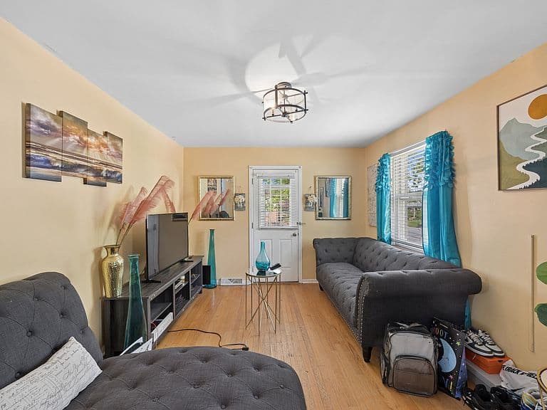 Listing photo 4