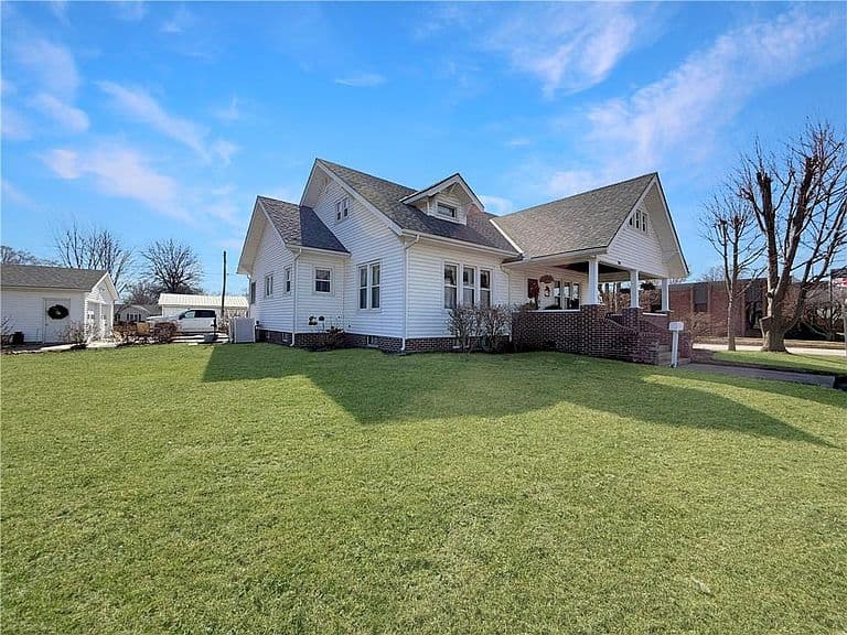 Listing photo 5