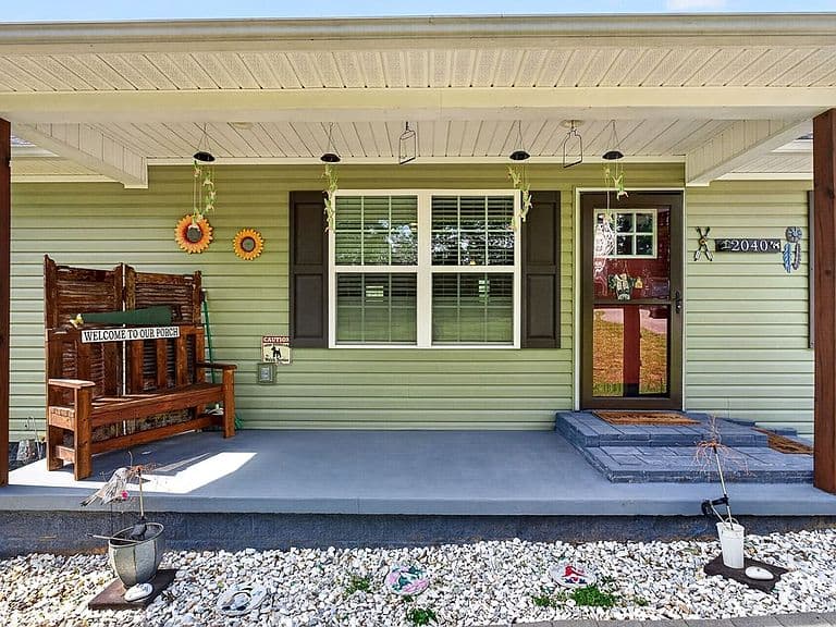 Listing photo 4