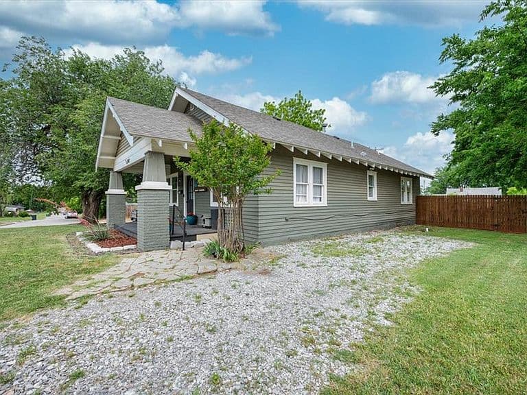 Listing photo 5