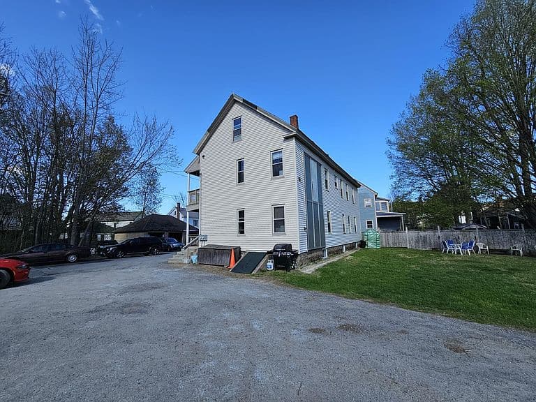 Listing photo 4