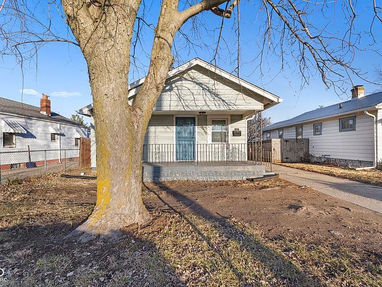 Listing photo 2