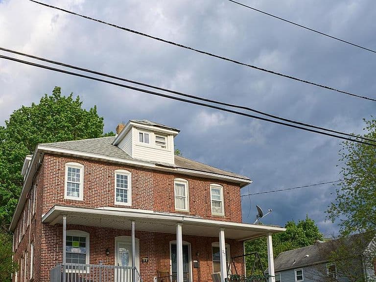 Listing photo 2