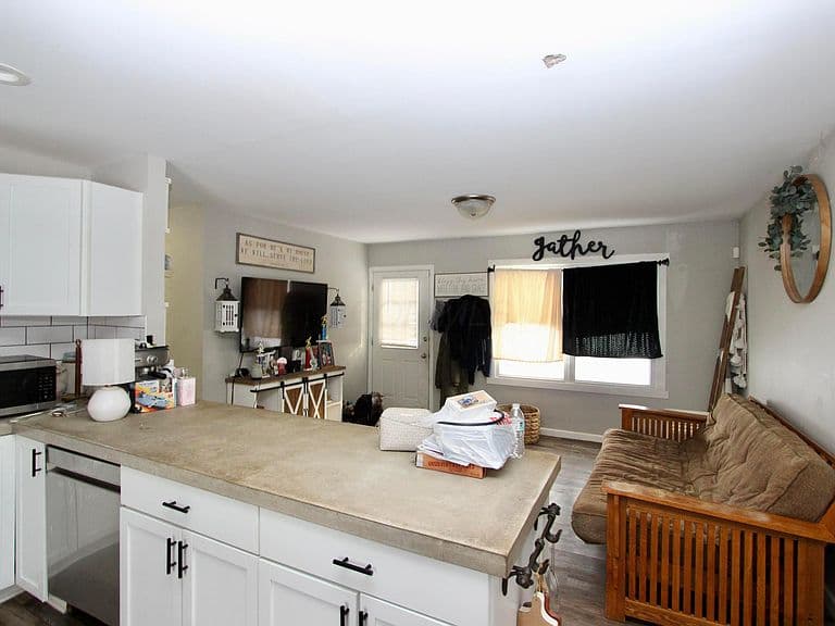 Listing photo 5