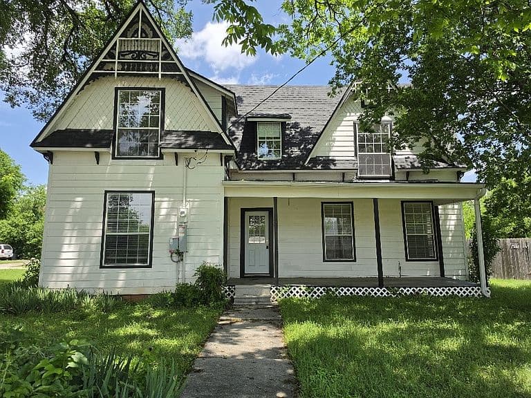 Listing photo 2