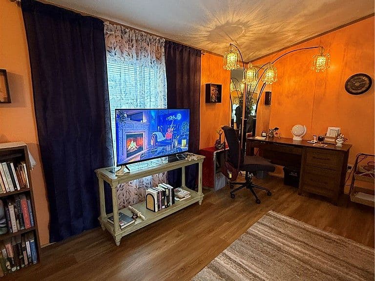 Listing photo 4