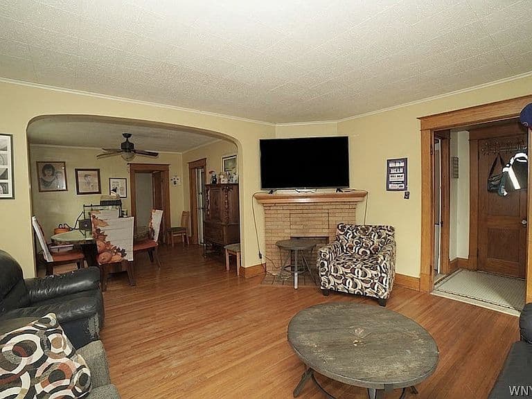Listing photo 5