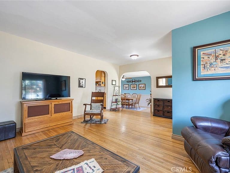 Listing photo 5