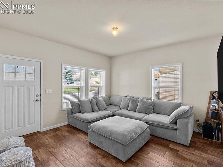 Listing photo 5