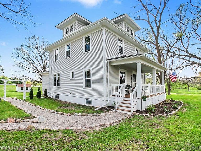 Listing photo 3