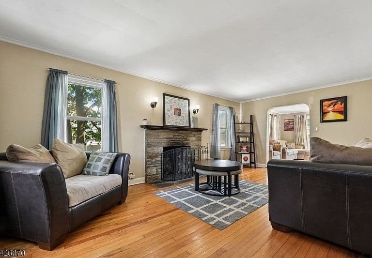 Listing photo 3