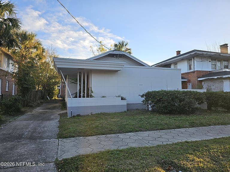 Listing photo 3