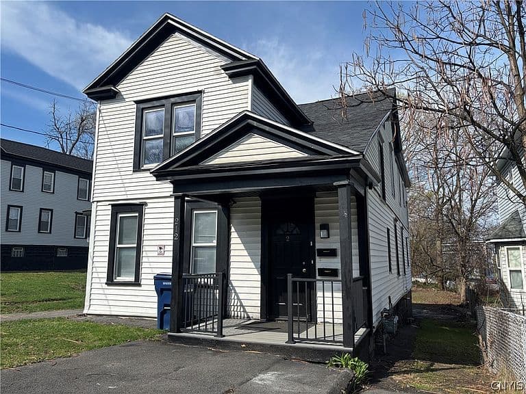 Listing photo 3