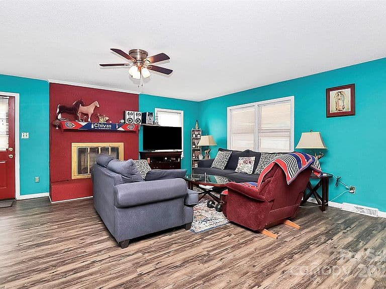 Listing photo 4