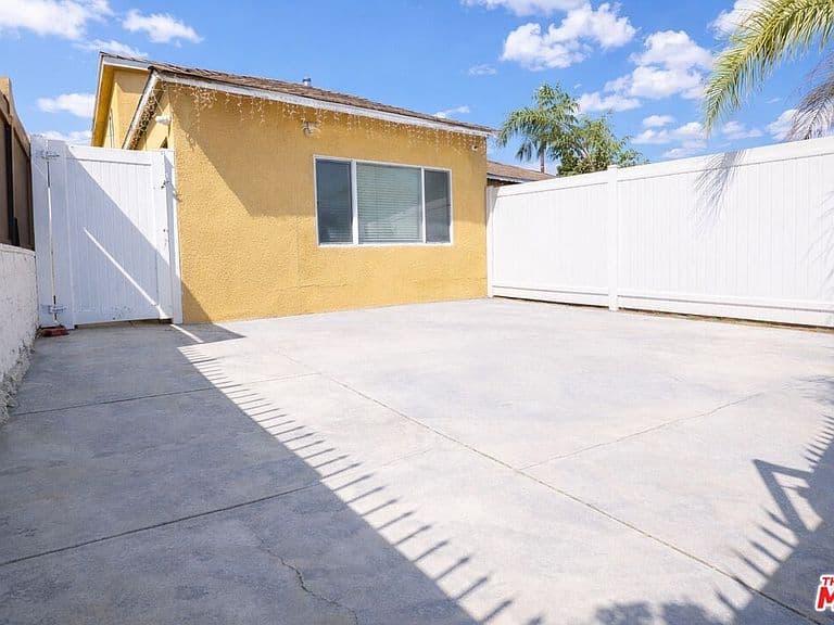 Listing photo 5
