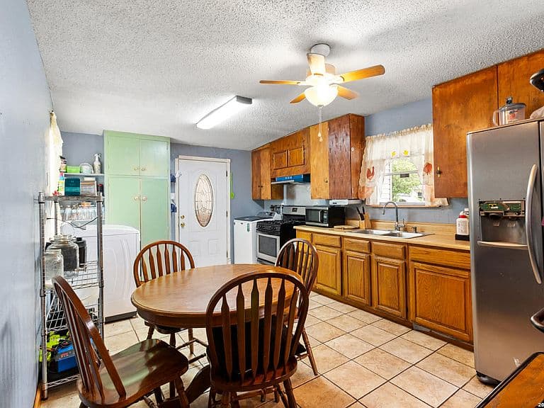 Listing photo 4
