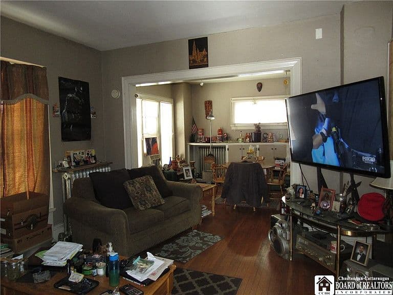 Listing photo 2