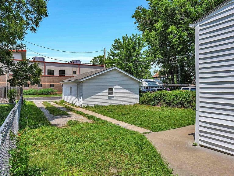 Listing photo 4