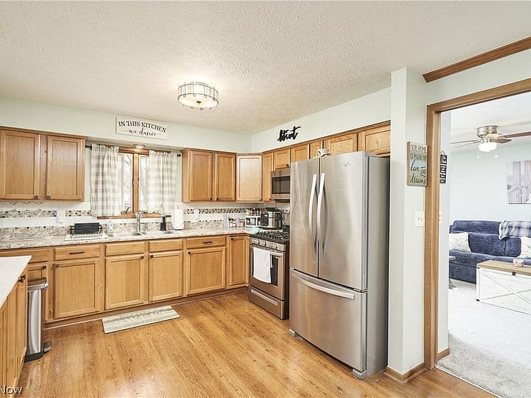 Listing photo 5