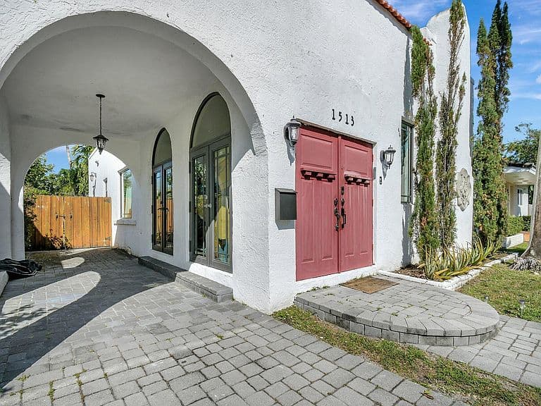 Listing photo 4