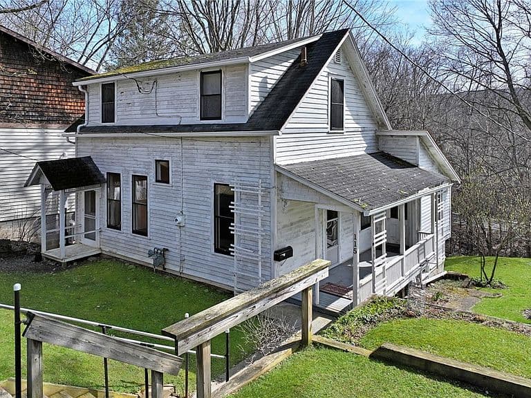 Listing photo 2