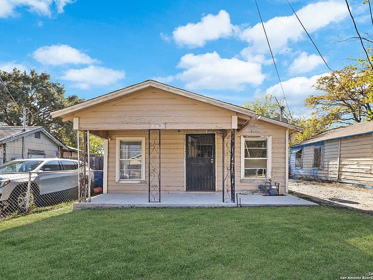 Listing photo 2