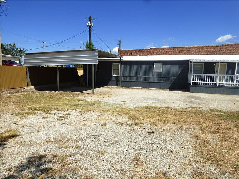 Listing photo 4