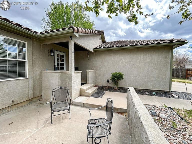 Listing photo 2