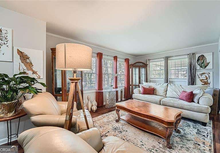 Listing photo 3