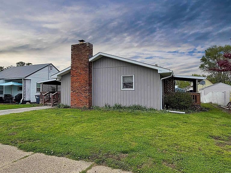Listing photo 3