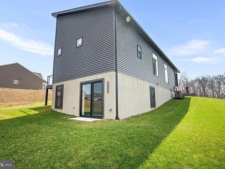 Listing photo 5