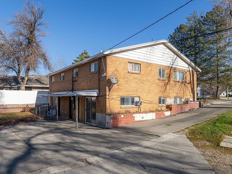 Listing photo 4