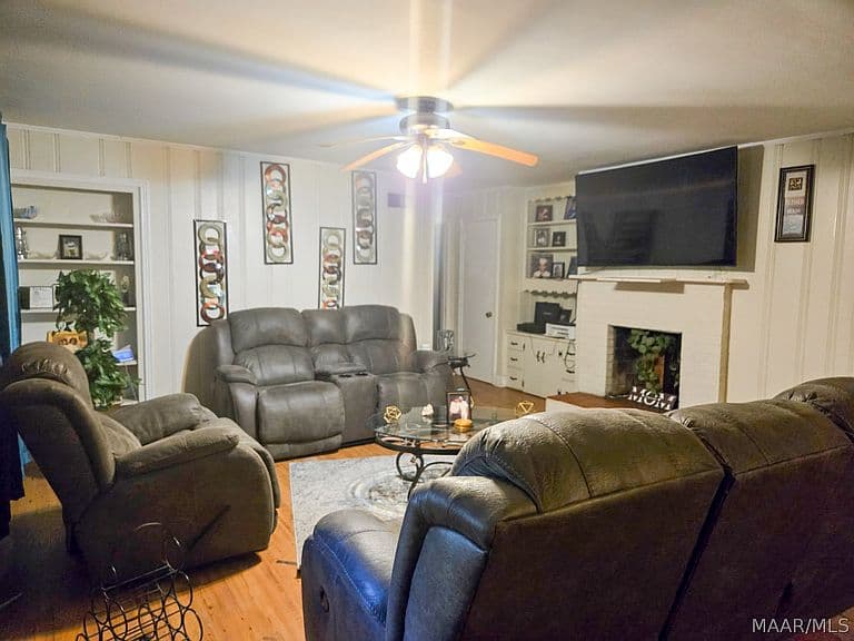 Listing photo 4