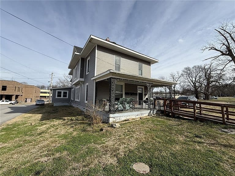 Listing photo 3