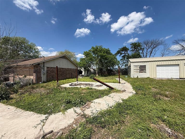 Listing photo 4