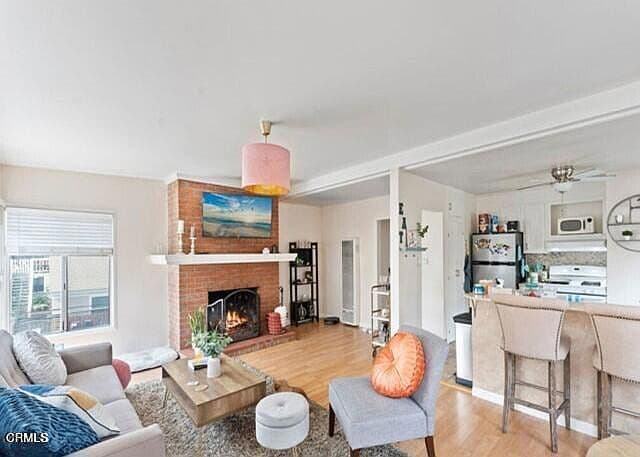 Listing photo 2
