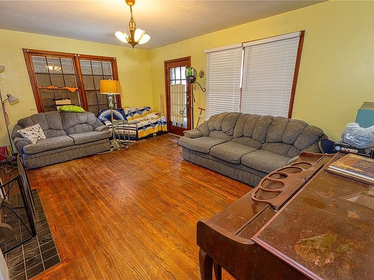 Listing photo 3
