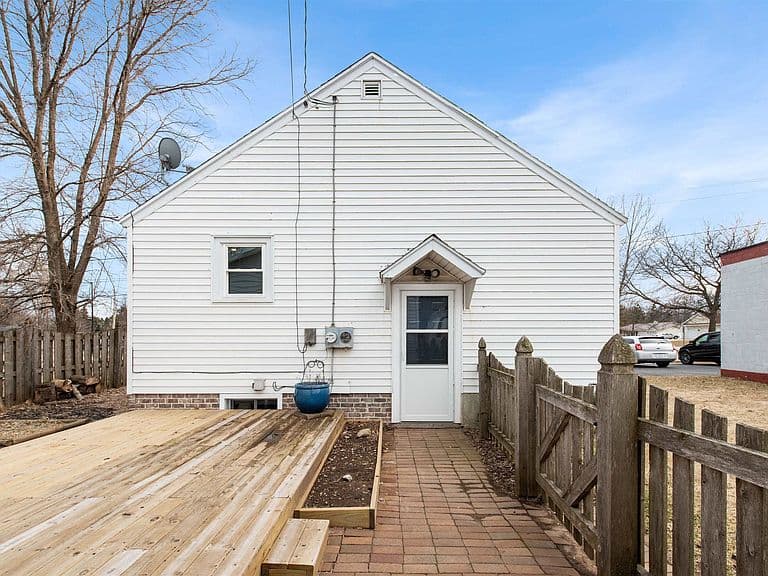 Listing photo 5