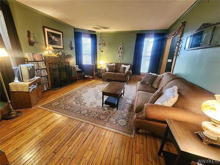 Listing photo 3
