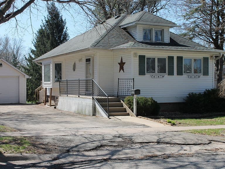 Listing photo 2