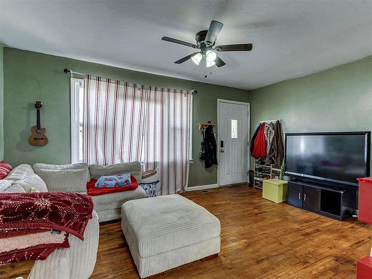 Listing photo 5