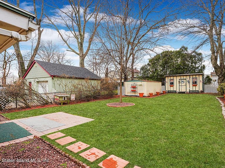 Listing photo 5