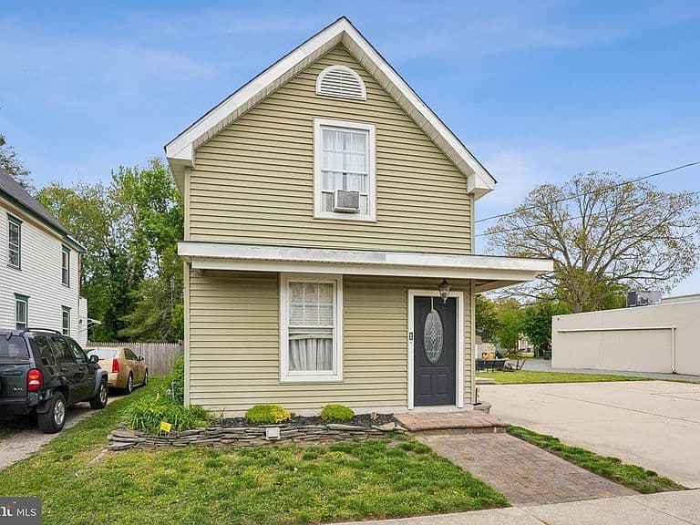 Listing photo 2